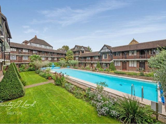 Flat for sale in Streatham Hill, Greater London