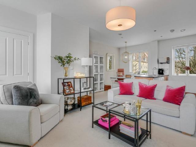 Flat for sale in Upton