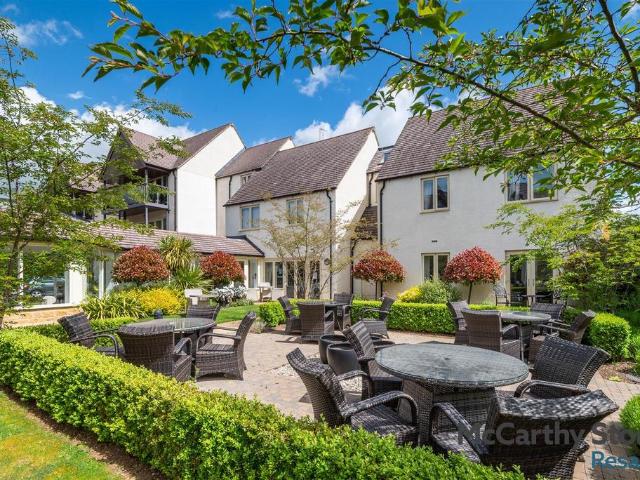 Flat for sale in Fossebridge, Gloucestershire