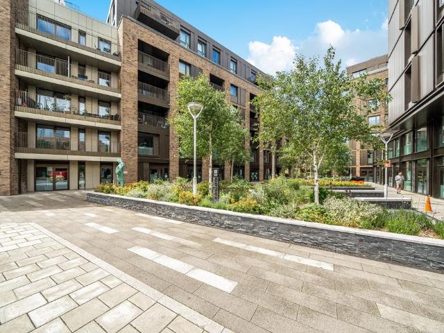 Flat for sale in London Borough of Lewisham, New Cross