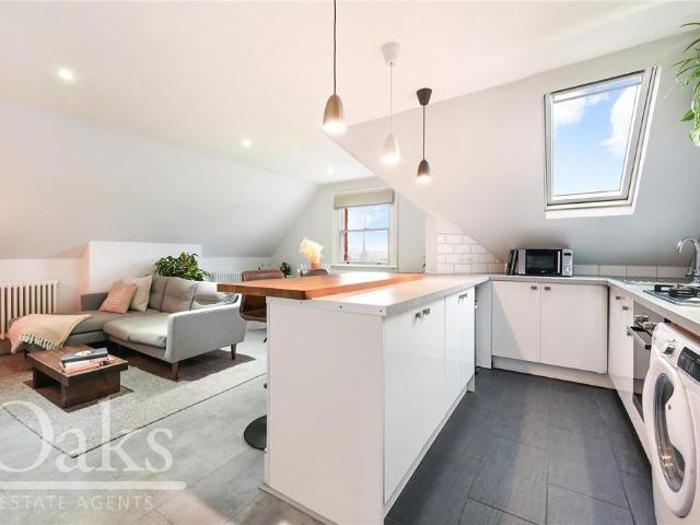 Flat for sale in Streatham, Greater London