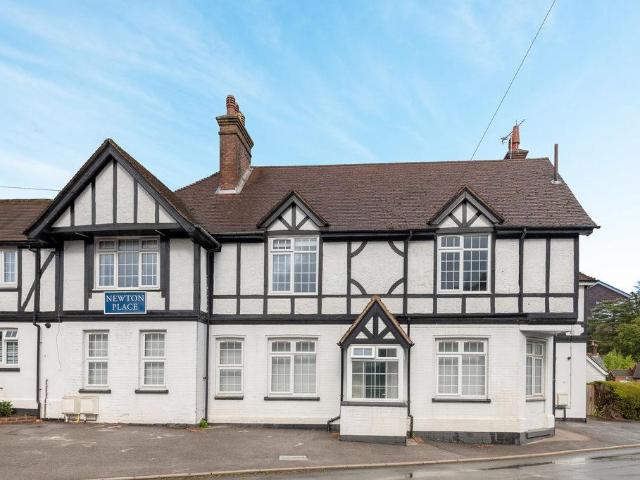 Flat for sale in Alderbrook, Cross In Hand