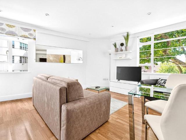 Flat for sale in Chelsea, Greater London