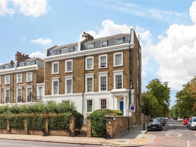 Flat for sale in Stockwell, Greater London