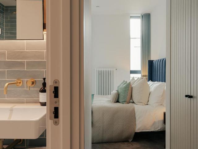 Flat for sale in London Borough of Hounslow, Cat Hill