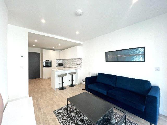 Flat for sale in London Borough of Ealing, Greater London