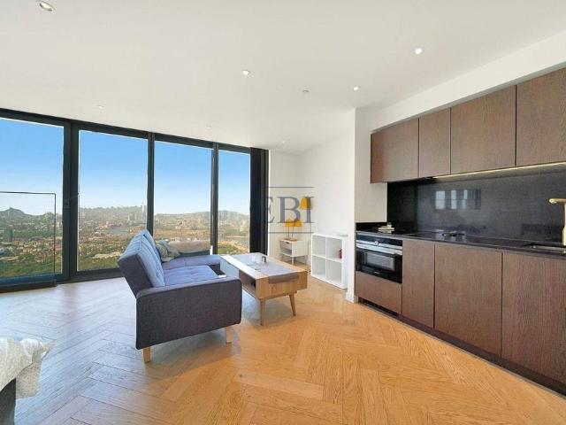 Flat for sale in Canary Wharf, Greater London