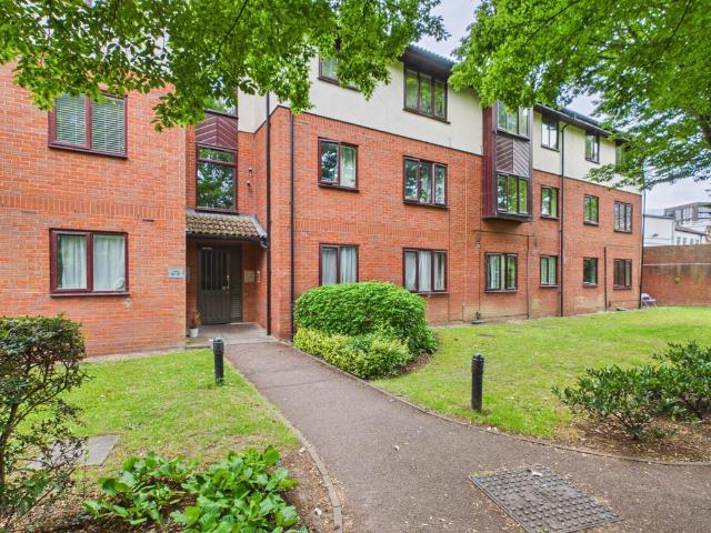 Flat for sale in Birch Green, Lower Halliford