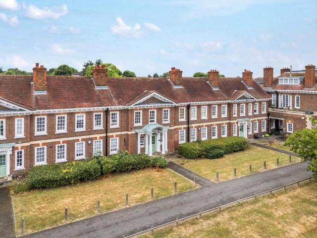 Flat for sale in Coldharbour, Greater London