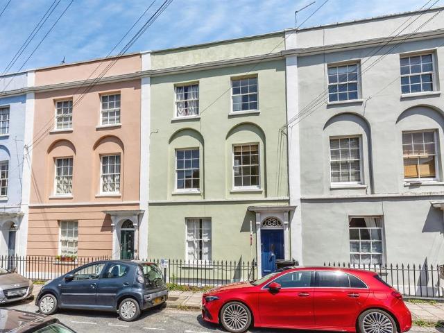 Flat for sale in Kingsdown, Feckenham