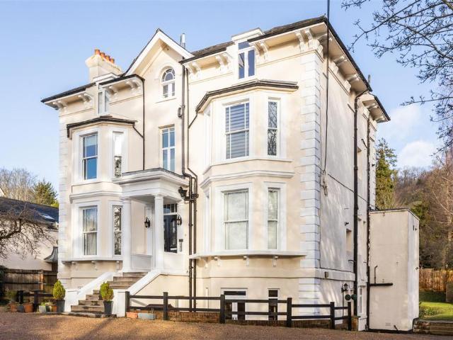 Flat for sale in Red Hill, Surrey