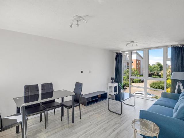 Flat for sale in Reach, Greater London