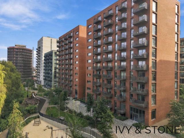 Flat for sale in Royal Wharf, Greater London