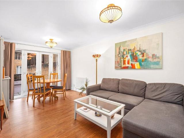 Flat for sale in St. George in the East, Wapping