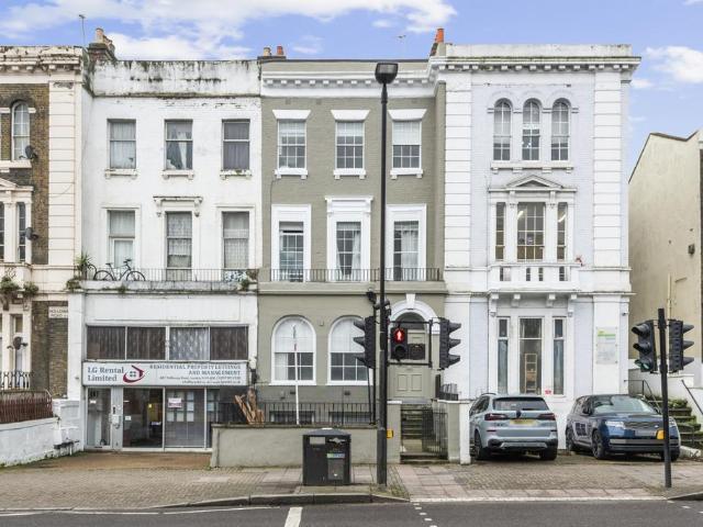 Flat for sale in Holloway, Greater London