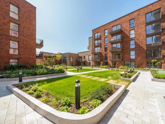Flat for sale in Fishery, Maidenhead