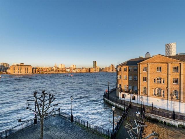Flat for sale in London Borough of Southwark, Greater London