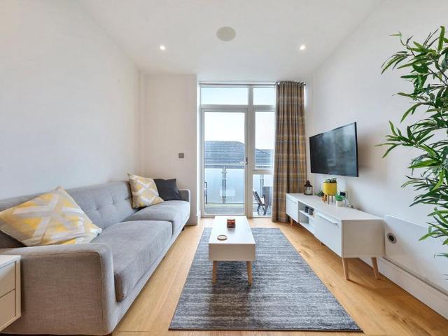 Flat for sale in Fretherne, Hertfordshire