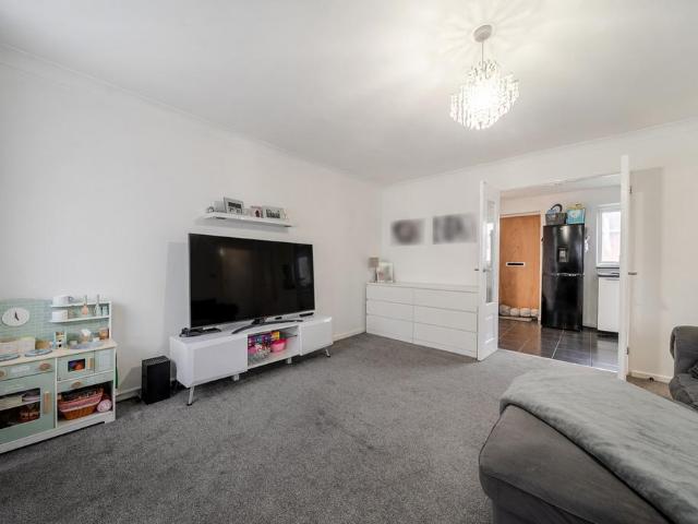 Flat for sale in Northumberland Heath, Greater London