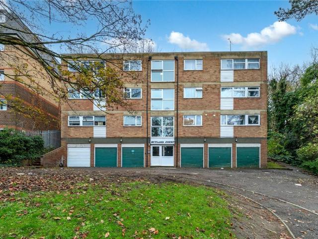 Flat for sale in Spring Park, Luton