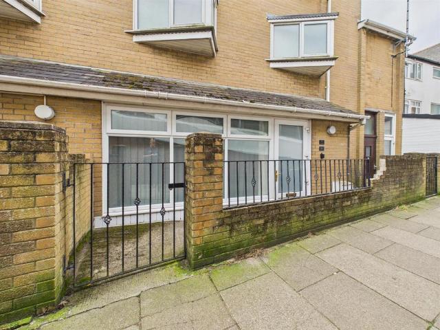 Flat for sale in Porthcawl, Nottage