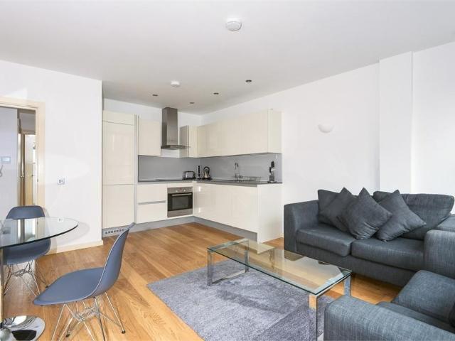 Flat for sale in West Kensington, Greater London