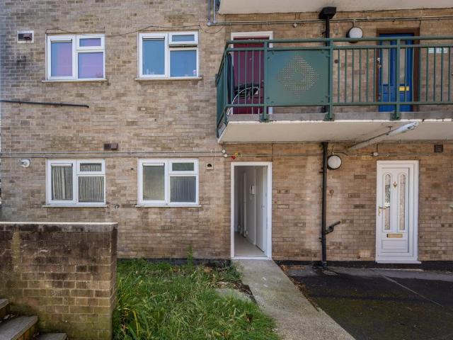 Flat for sale in Upper Walthamstow, Greater London