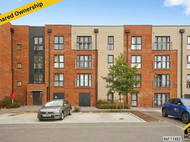 Flat for sale in The Waterfront, Gloucester