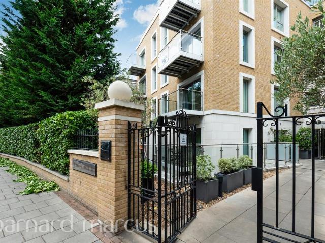 Flat for sale in Putney, Greater London