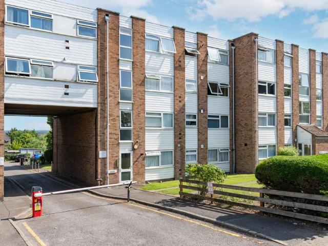 Flat for sale in London Borough of Bromley, Greater London