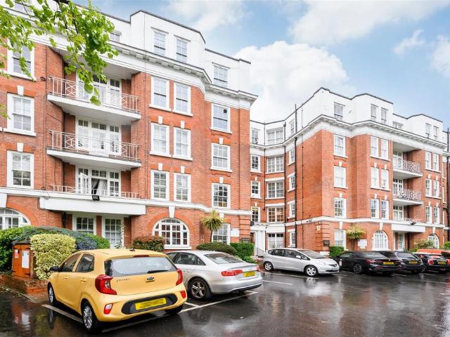 Flat for sale in St. John's Wood, Greater London