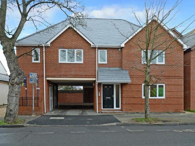 Flat for sale in Farnborough, Hampshire