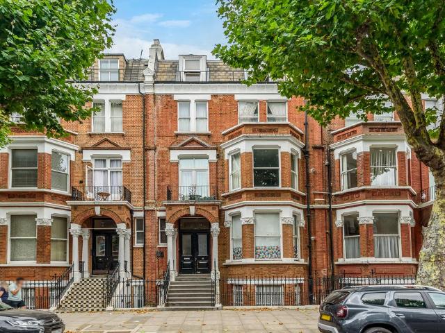 Flat for sale in Maida Vale, Greater London