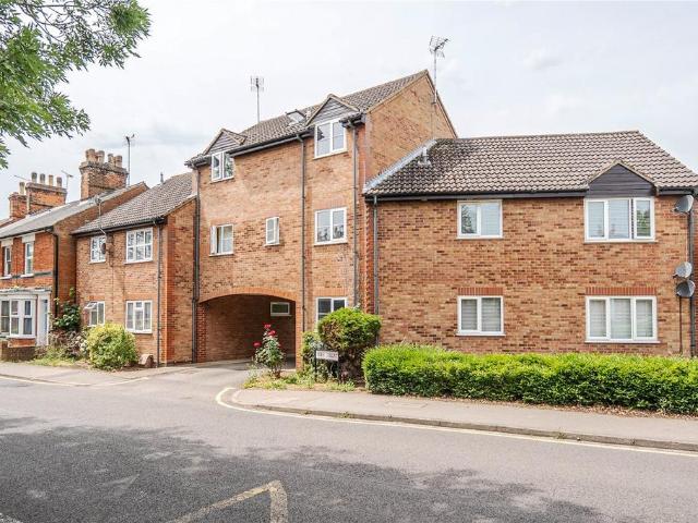 Flat for sale in Leighton-Linslade, Leighton Buzzard