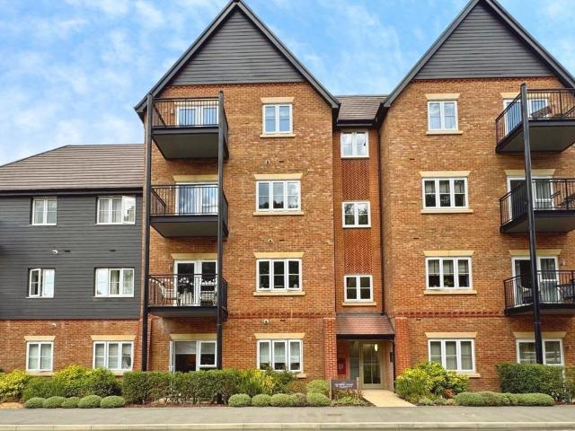 Flat for sale in Daws Hill, Cressex