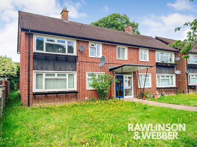 Flat for sale in Molesey, Elmbridge