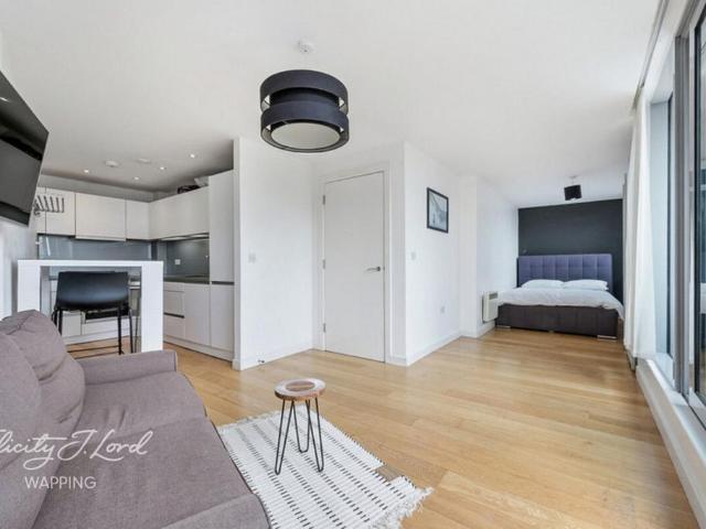 Flat for sale in Ratcliffe, Stepney