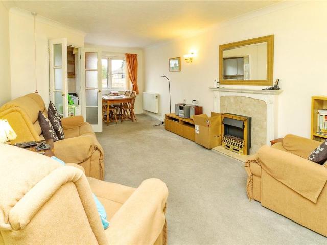 Flat for sale in Leighton-Linslade, Leighton Buzzard