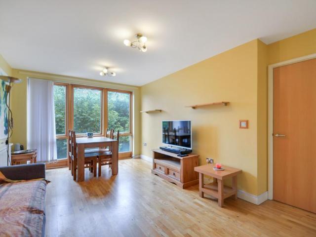 Flat for sale in Hackney Wick, Greater London