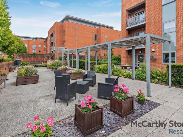 Flat for sale in World's End, Perryfields
