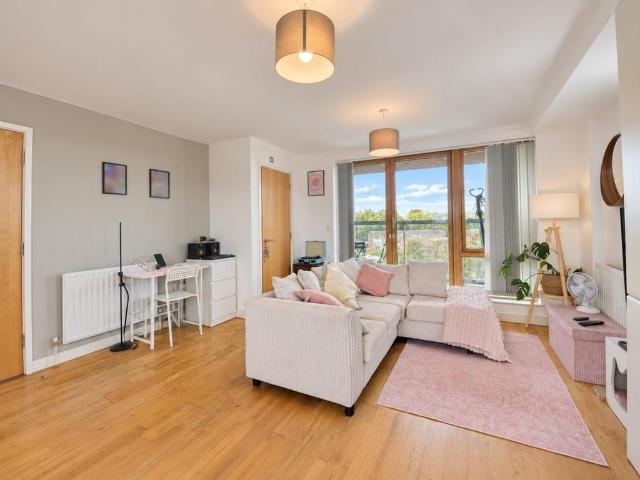 Flat for sale in Hackney Wick, Greater London