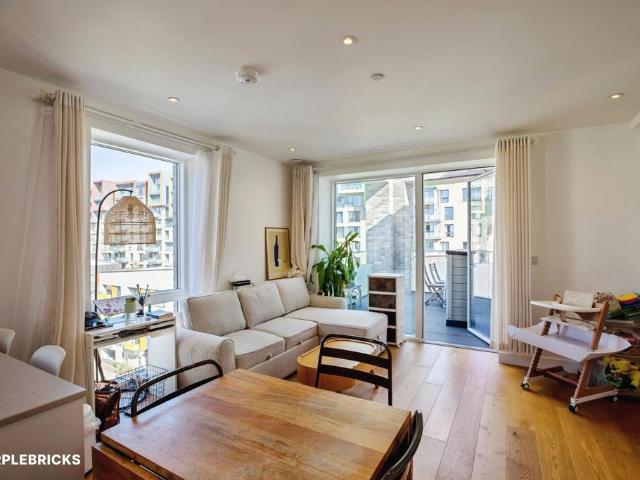 Flat for sale in Greenwich Town Centre, Greater London