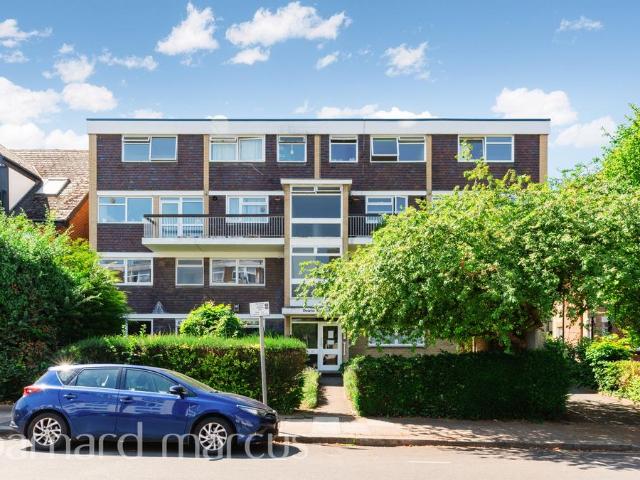Flat for sale in Putney, Greater London