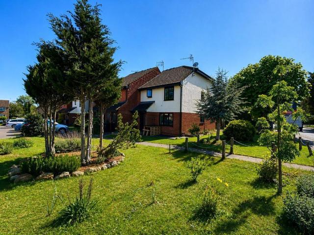 Flat for sale in Milford, Fole