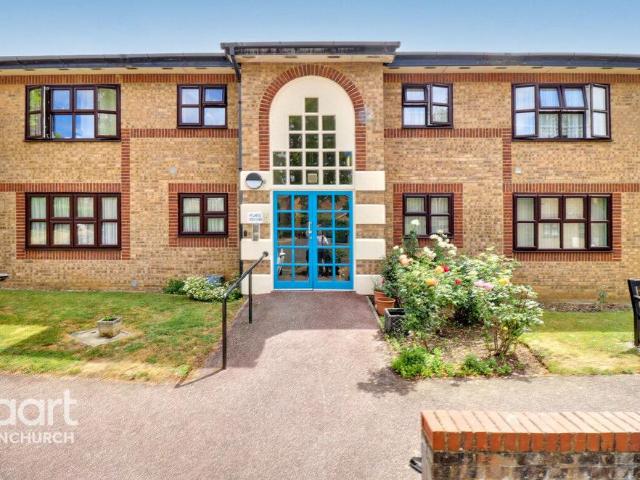Flat for sale in Hornchurch, Greater London
