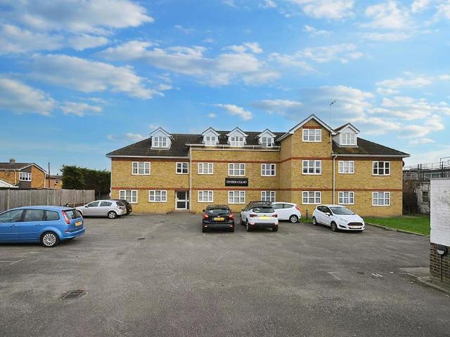 Flat for sale in Canvey Island