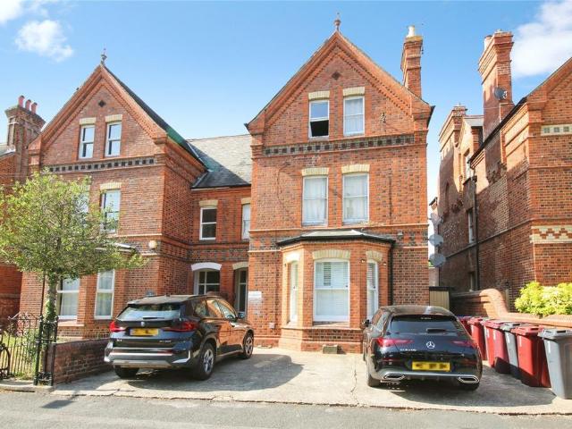 Flat for sale in Reading