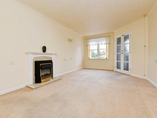 Flat for sale in Chipping Hill, Essex