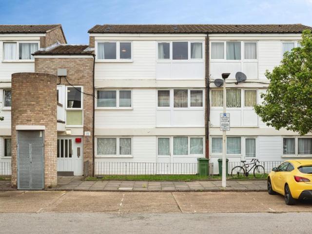 Flat for sale in Maryland, Greater London