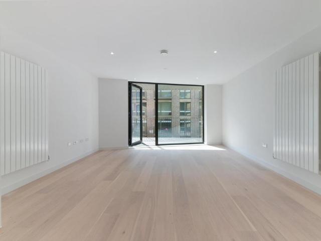 Flat for sale in Silvertown, Greater London